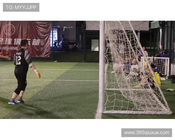 足球明星赛大罗领衔对决传奇球星展现巅峰技艺与激情对抗的精彩瞬间