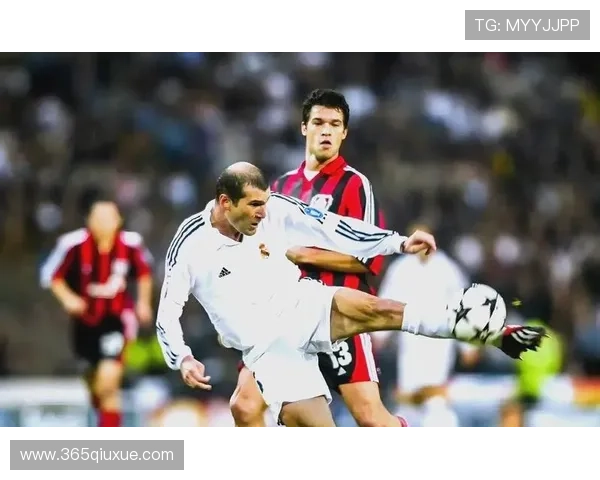 传奇足球明星的成长历程与辉煌成就揭秘